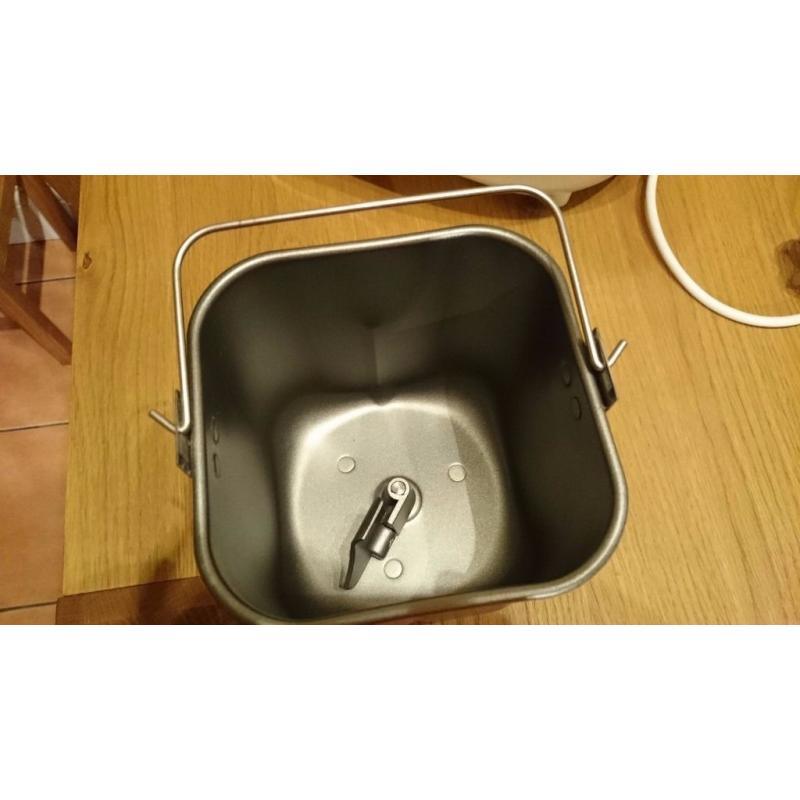 Breadmaker - Morphy Richards-Excellent Condition