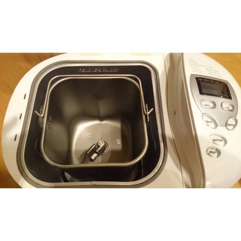 Breadmaker - Morphy Richards-Excellent Condition
