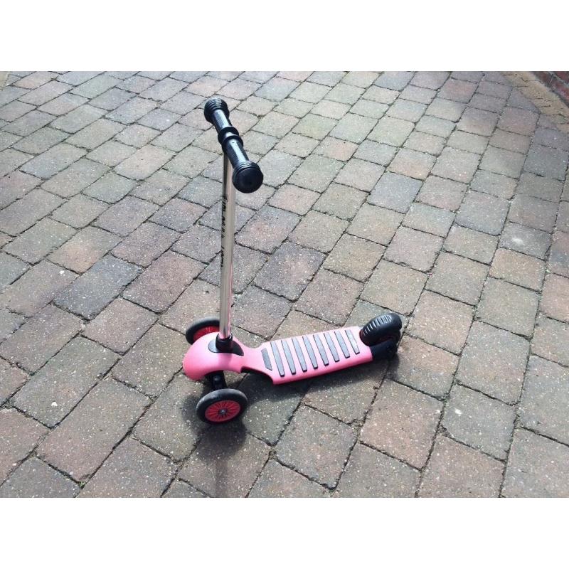 Scooter - Mini Street Cruz Scooter in red and black