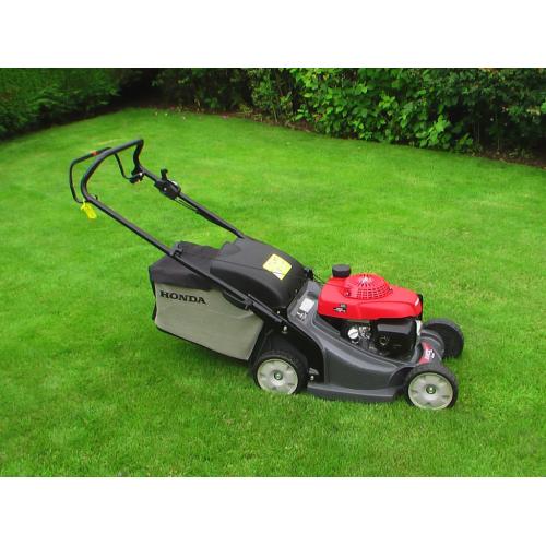 Honda HRX426PDE Lawnmower New 23June little used.