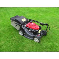 Honda HRX426PDE Lawnmower New 23June little used.