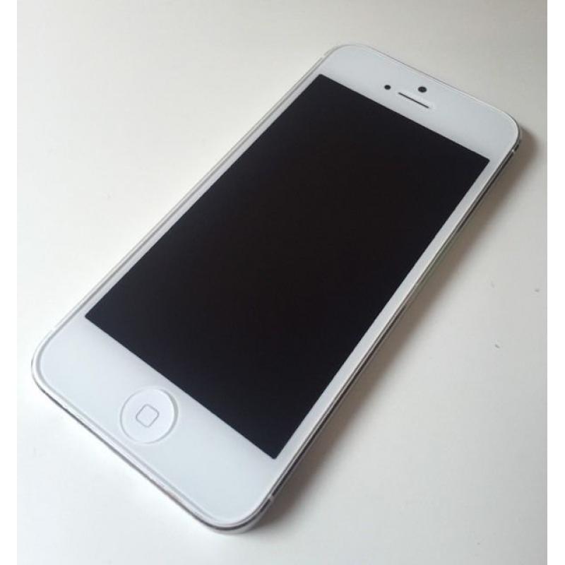 Unlocked White iPhone 5 16GB. 3 month warranty. Card Payment/Delivery available