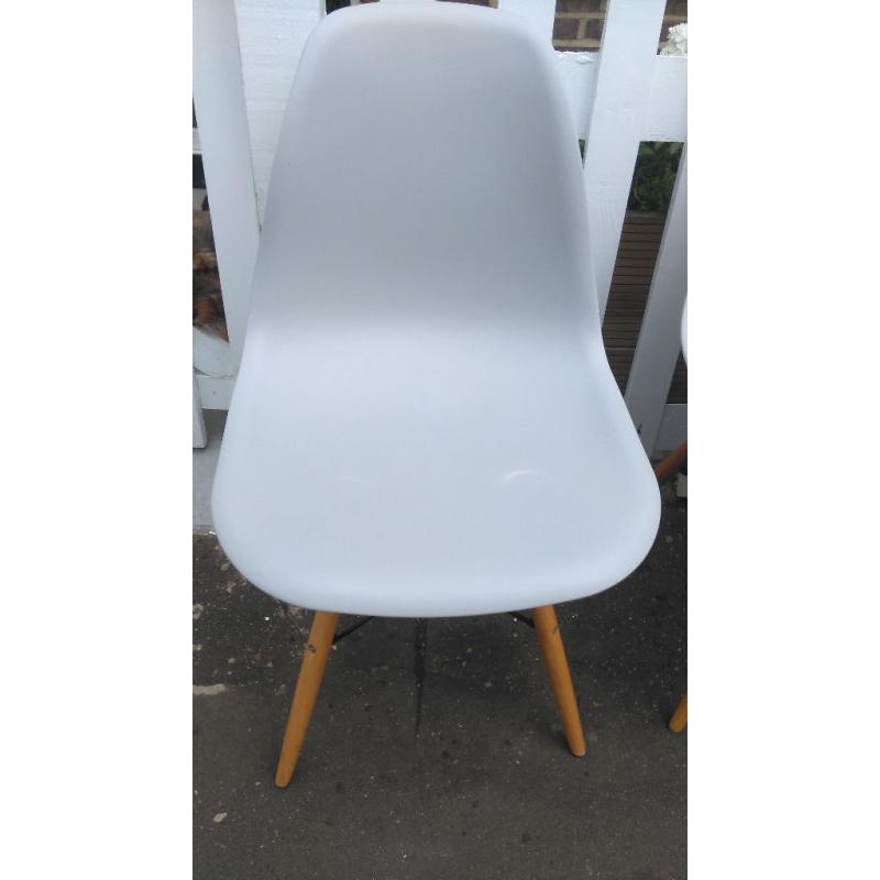 5 Eames Style Chairs - Light Grey