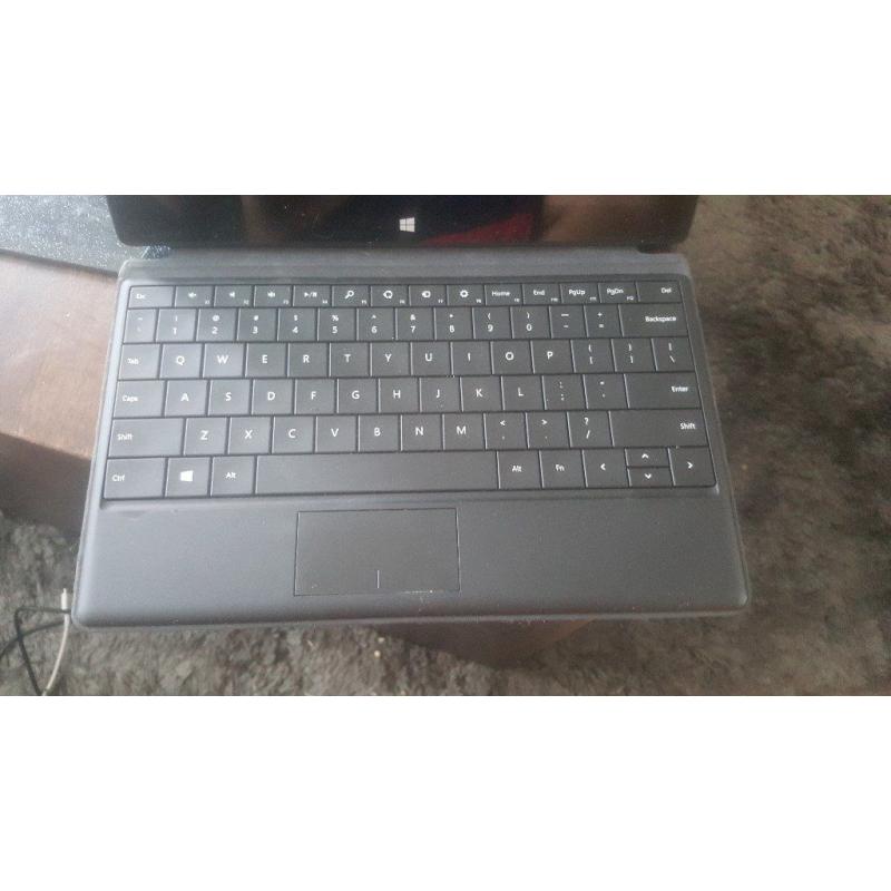 Microsoft Surface Pro 1514 i5 1.7Ghz 4GB 128GB Keyboard Charger Windows 10 Excellent Condition?