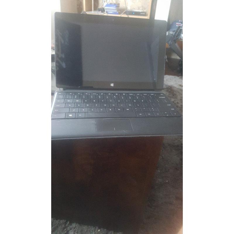 Microsoft Surface Pro 1514 i5 1.7Ghz 4GB 128GB Keyboard Charger Windows 10 Excellent Condition?