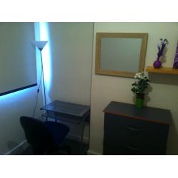 double room for a couple or 2 single (/girls) 155 in stratford / leyton