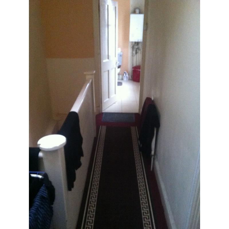 double room for a couple or 2 single (/girls) 155 in stratford / leyton