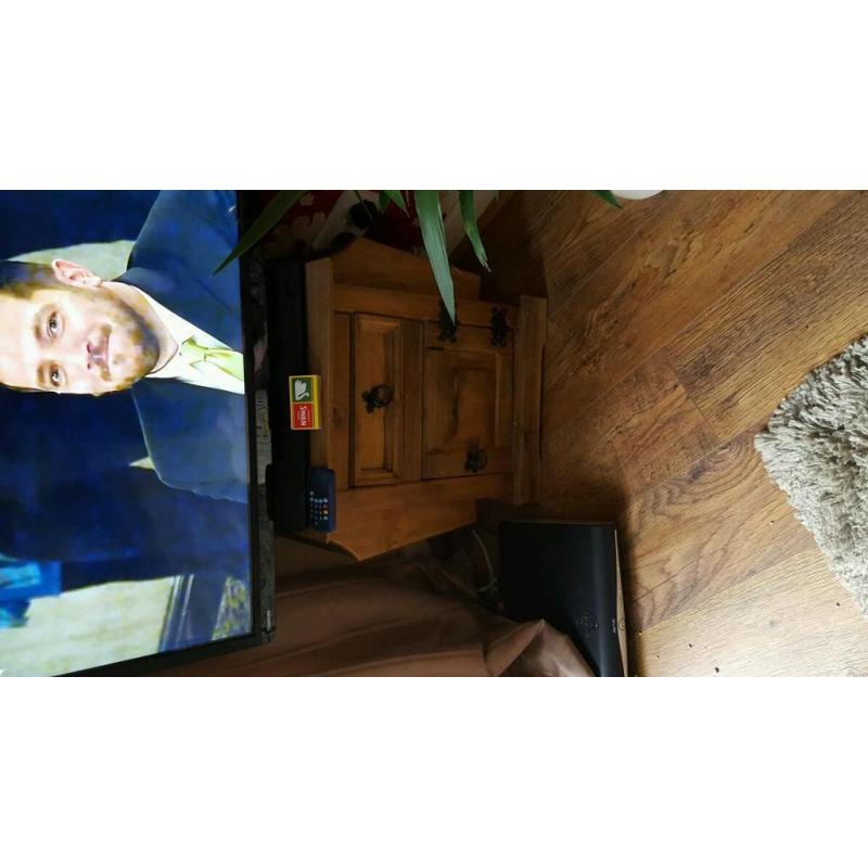 Side unit ( big enough to sit tv on)