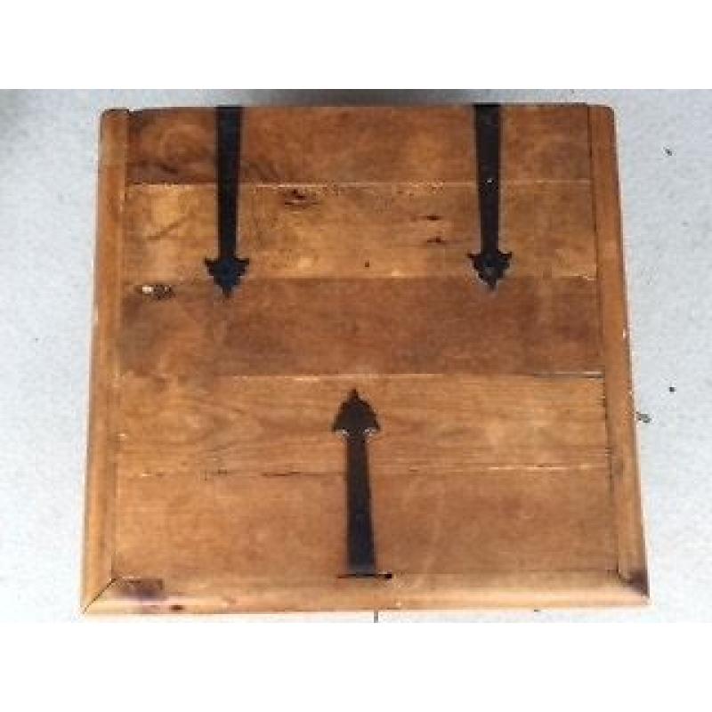 Storage box/side table/lamp table with lock and key