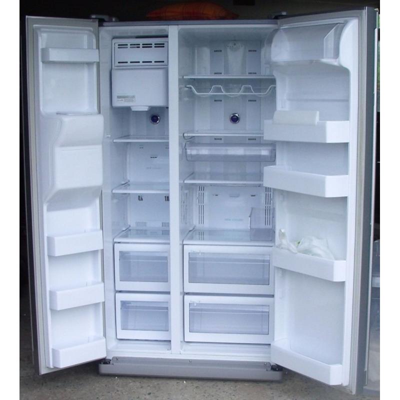Samsung American style fridge freezer in silver