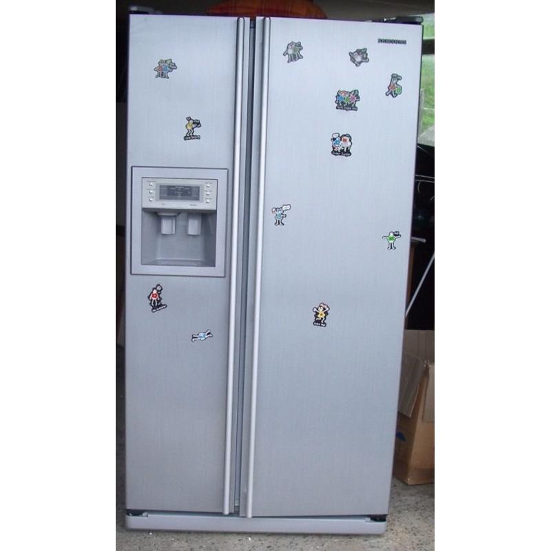 Samsung American style fridge freezer in silver