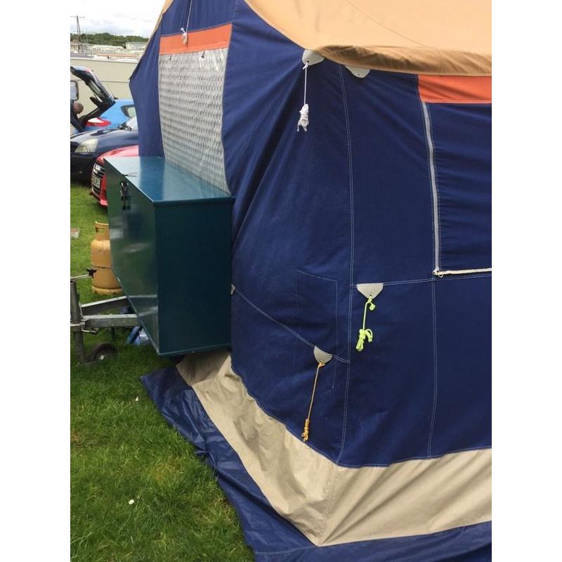 Raclet trailer tent