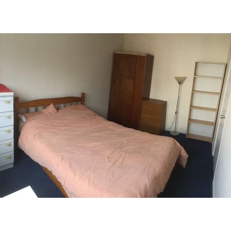 Double room in spacious flat, Central Bristol (Redcliffe) everything included