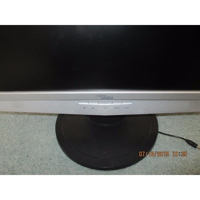 Fujitsu Siemens SCALEOVIEW L19-8 L9ZA 19" LCD monitor with Speakers.