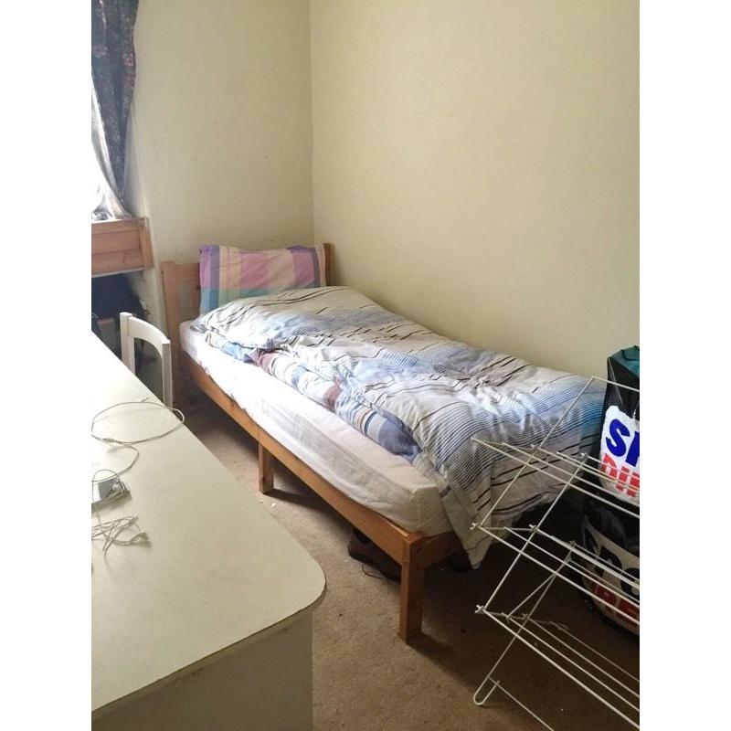 Single room in two bedroom flat available from September