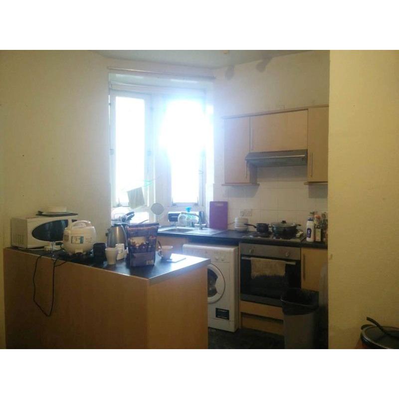 Single room in two bedroom flat available from September