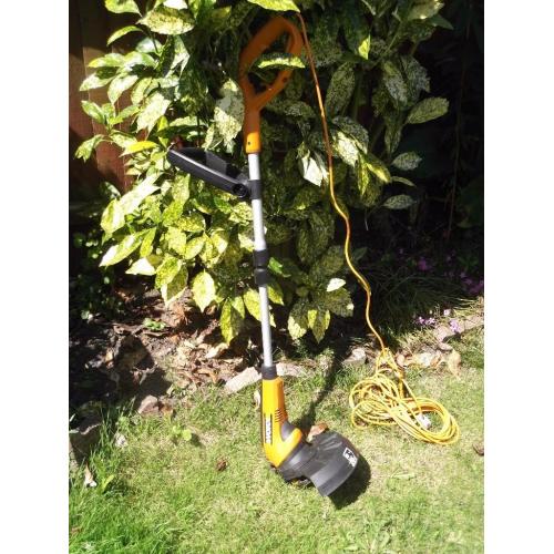 Electric Garden Strimmer & Edger (Telescopic) - Good Working Order.
