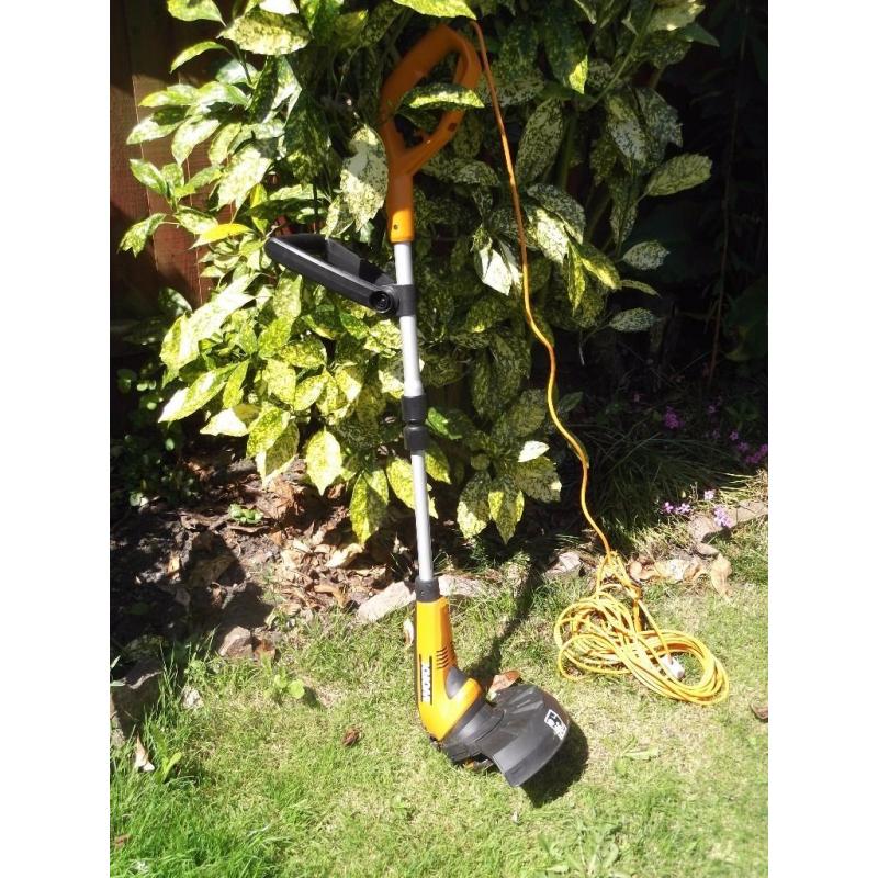 Electric Garden Strimmer & Edger (Telescopic) - Good Working Order.
