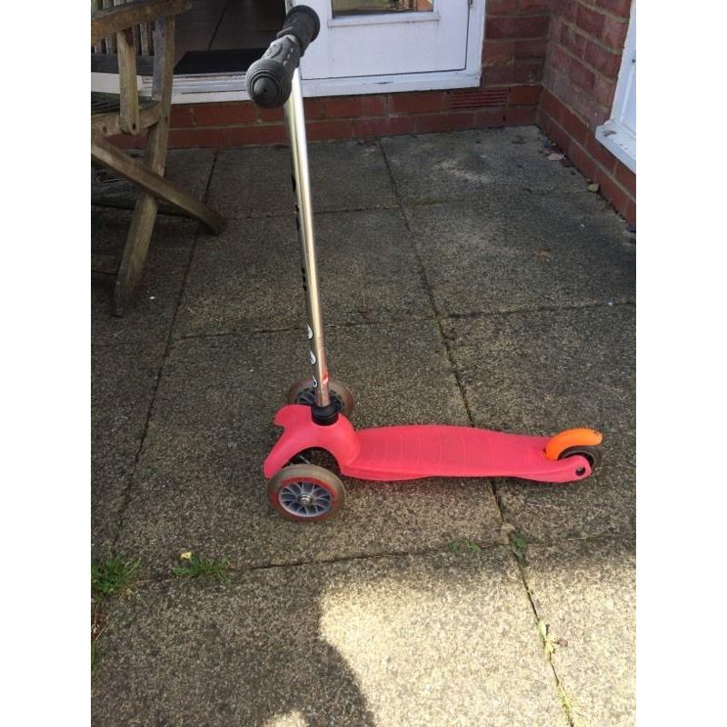Micro scooter in excellent condition.