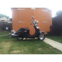 CLASSIC STYLISH MOPED MOTORCYCLE SCOOTER - HONDA SHADOW 50CC - AUTOMATIC