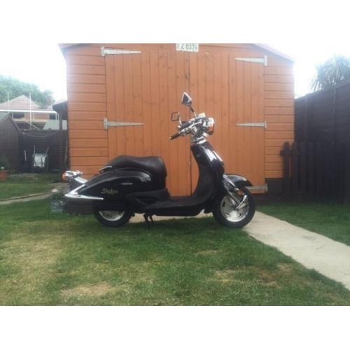 CLASSIC STYLISH MOPED MOTORCYCLE SCOOTER - HONDA SHADOW 50CC - AUTOMATIC