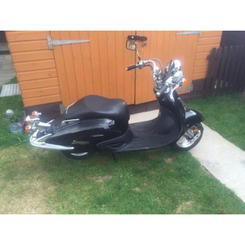 CLASSIC STYLISH MOPED MOTORCYCLE SCOOTER - HONDA SHADOW 50CC - AUTOMATIC