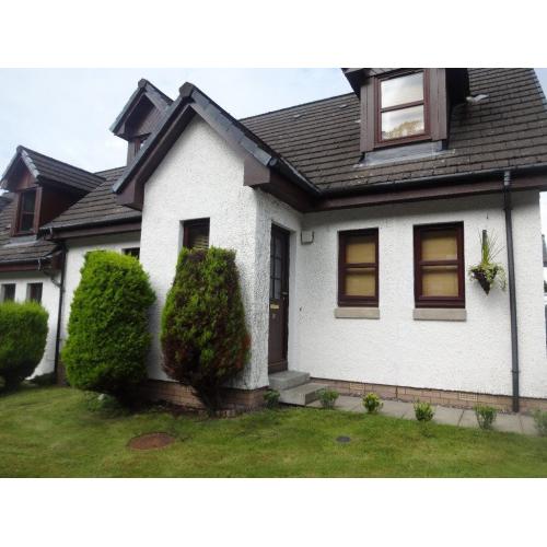 3 BEDROOM SEMI DETACHED HOUSE FOR SWAP FOR STIRLING OR EDINBURGH WITHIN 30 MILE RADUIS OPEN TO OTHER