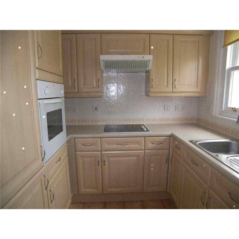 VERY CHEAP ROOM AVAILABLE ! ALL INCLUDED - - ZONE 2 - - all bills included
