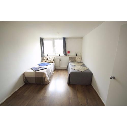 HUGE TWIN ROOM IN KENTISH AREA, NEAR KENTISH WEST & GOSPEL OAK STATION .::POST CODE NW54QX::. (83W)