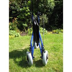 Z-Tec deluxe folding aluminium 3 wheel tri-walker / mobility aid