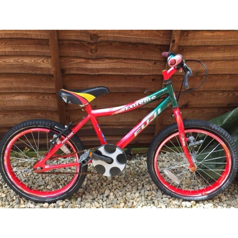 Boys 18 inch wheel mountain bike.