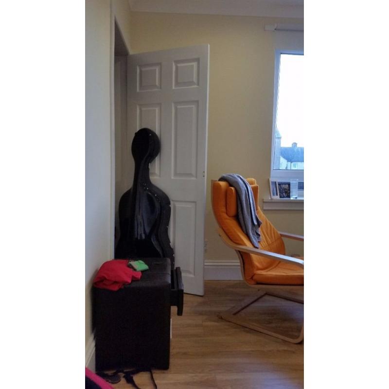 medium double - student ONLY - two toilets - many direct buses to city centre, Herio Watt Uni