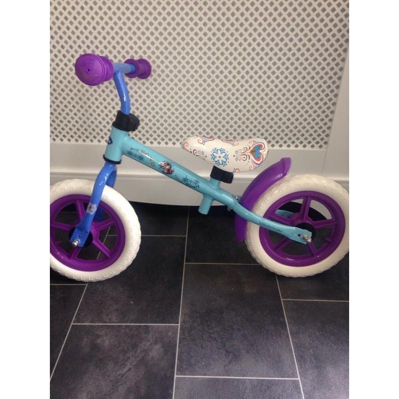 Girls frozen balance bike excellent condition as new