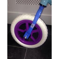 Girls frozen balance bike excellent condition as new