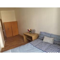 Room to rent zone 2