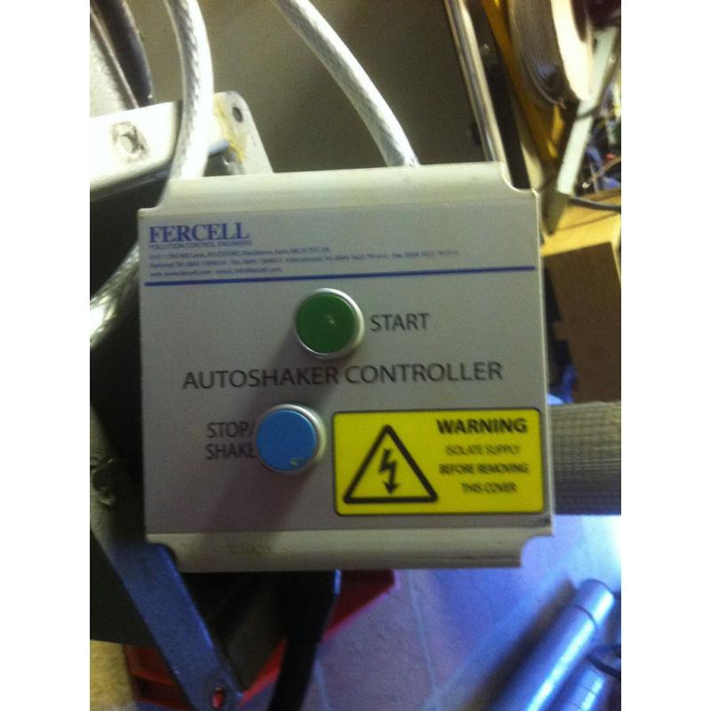 Fercell SIL 3 Series - 3 Bag , Auto Shaker, 4.0kw motor, 3 Phase Cabinet Type Dust Extractor on Legs