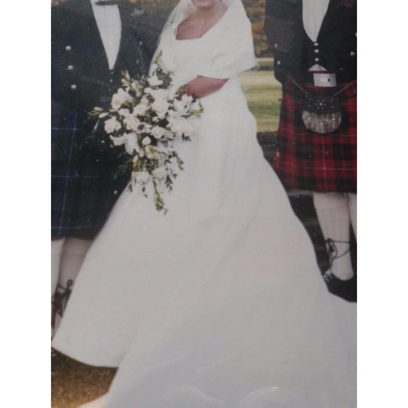 Paloma Blanca designer wedding dress. size 12.