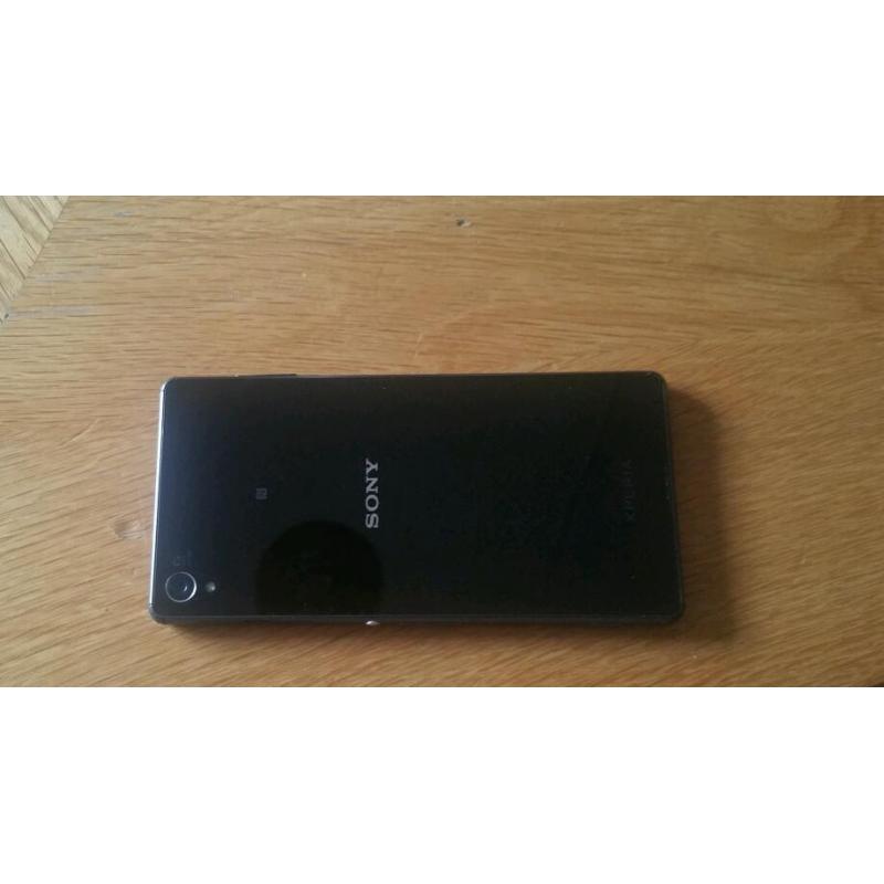 Sony xperia z3 with cracked screen