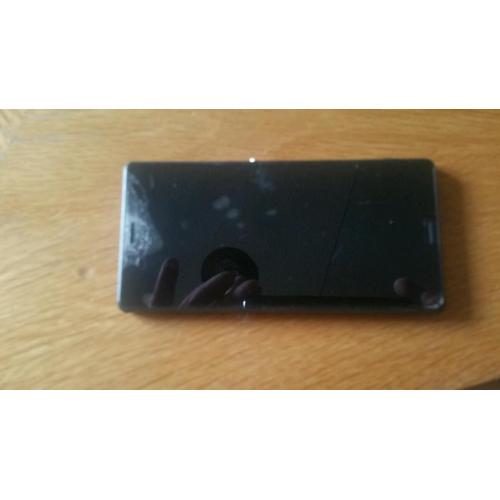 Sony xperia z3 with cracked screen