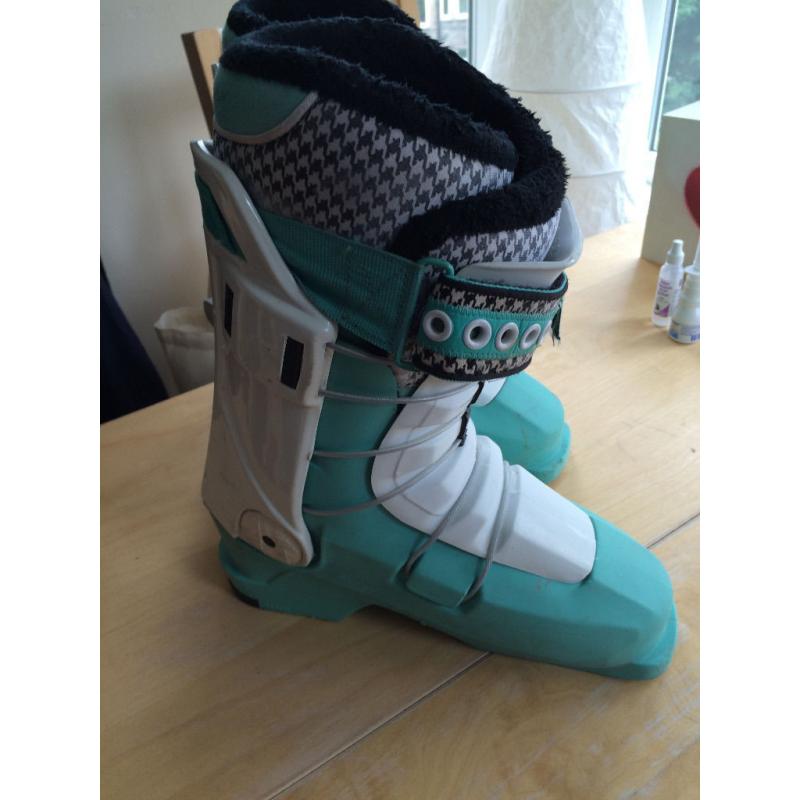 Full Tilt Soul Sister Women's Ski Boots Size 22.5