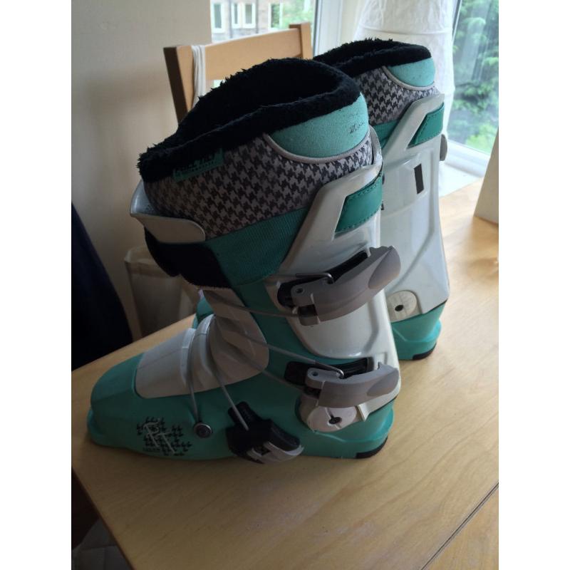 Full Tilt Soul Sister Women's Ski Boots Size 22.5