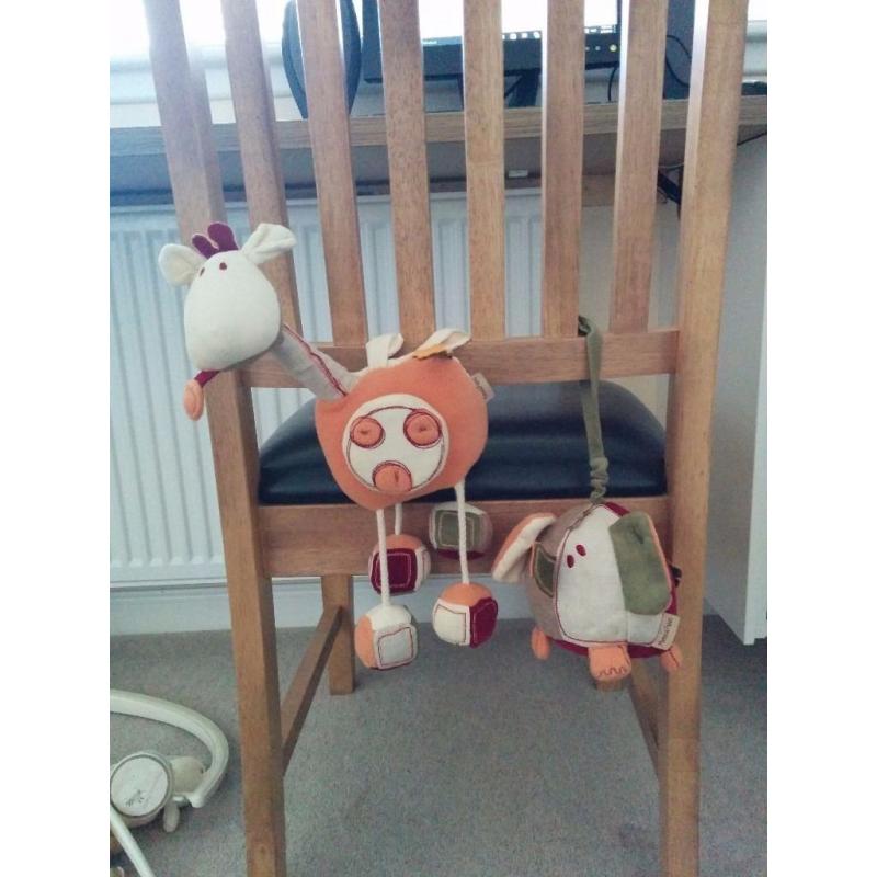 Mamas and Papas cot musical giraffe and elephant