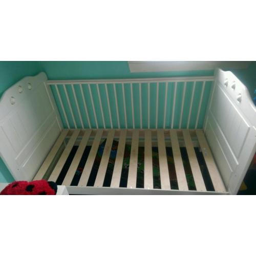 Baby/kids cot or bed