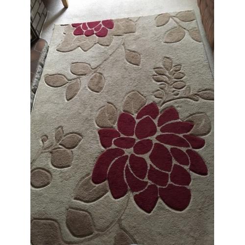 Red/Cream Matching Rug/Curtains/Cushions