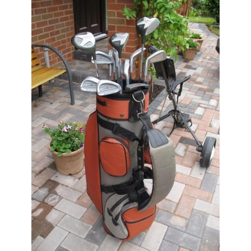 Golf starter set complete with bag and trolley