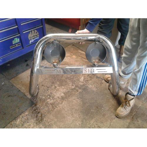 mitsubishi bull bar and side steps