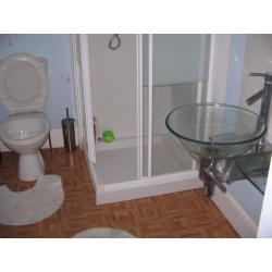 LARGE ROOM TO LET