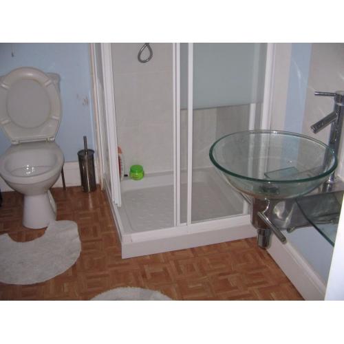LARGE ROOM TO LET
