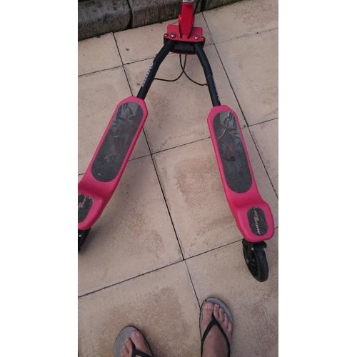 AVIGO ZIP SCOOTER
