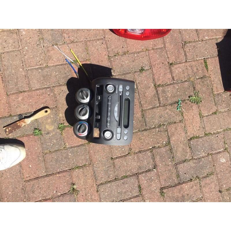 Honda Jazz stereo and vent controls